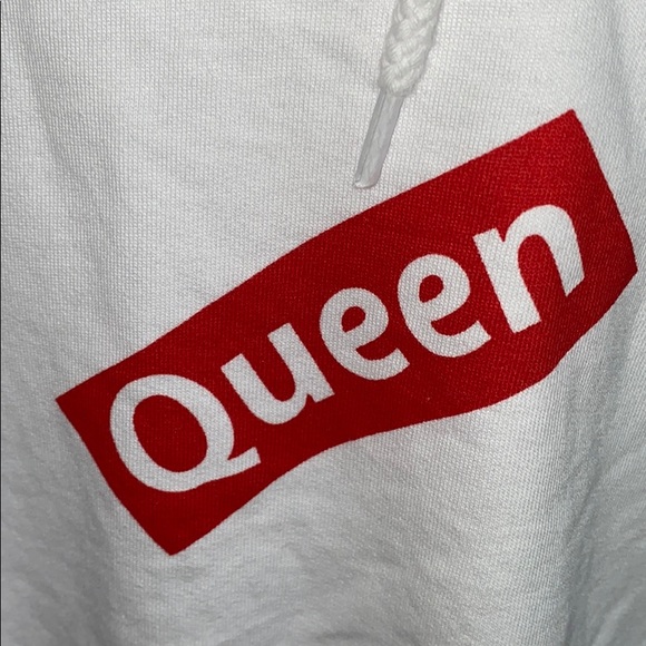 Queen Pattern Hoodie - Picture 5 of 6